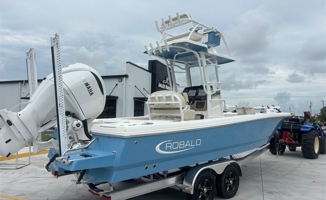2027 Robalo 246 Cayman Sky Deck Atlas Blue